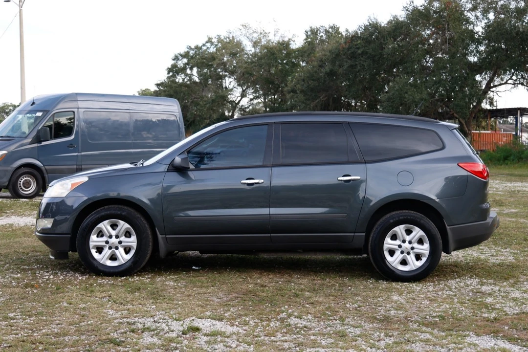 2011 Chevrolet Traverse - Image 3 of 12