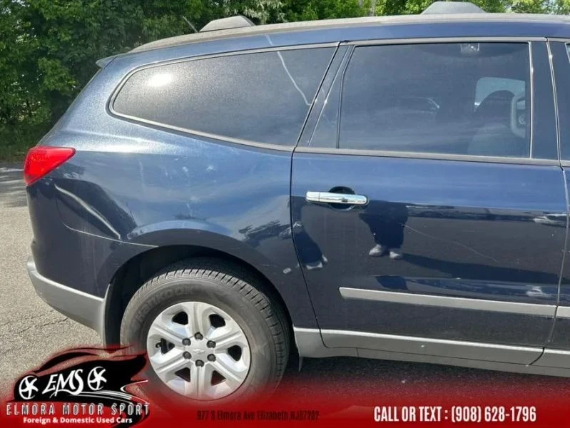 2011 Chevrolet Traverse - Image 7 of 12