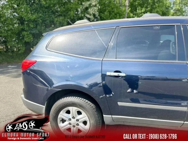 2011 Chevrolet Traverse - Image 3 of 12