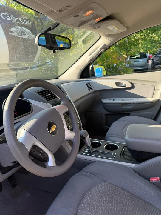 2011 Chevrolet Traverse - Image 9 of 16