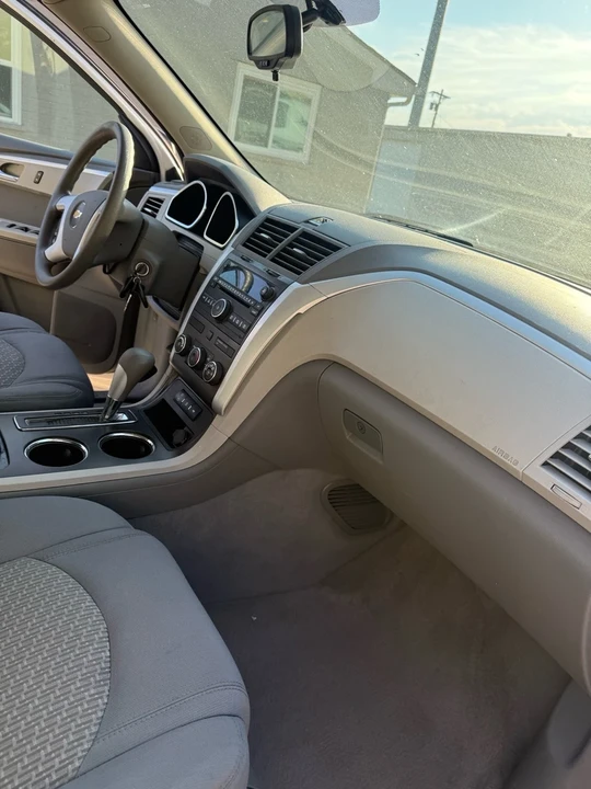2011 Chevrolet Traverse - Image 15 of 16