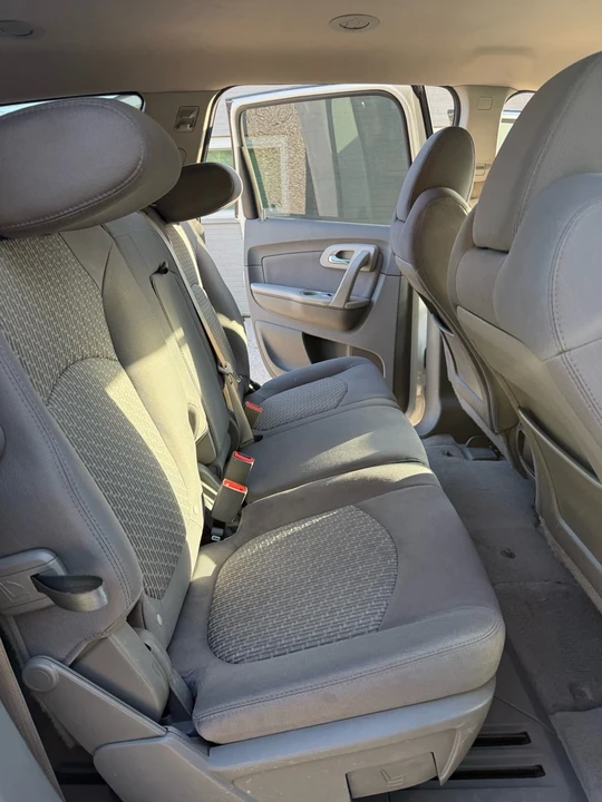 2011 Chevrolet Traverse - Image 13 of 16