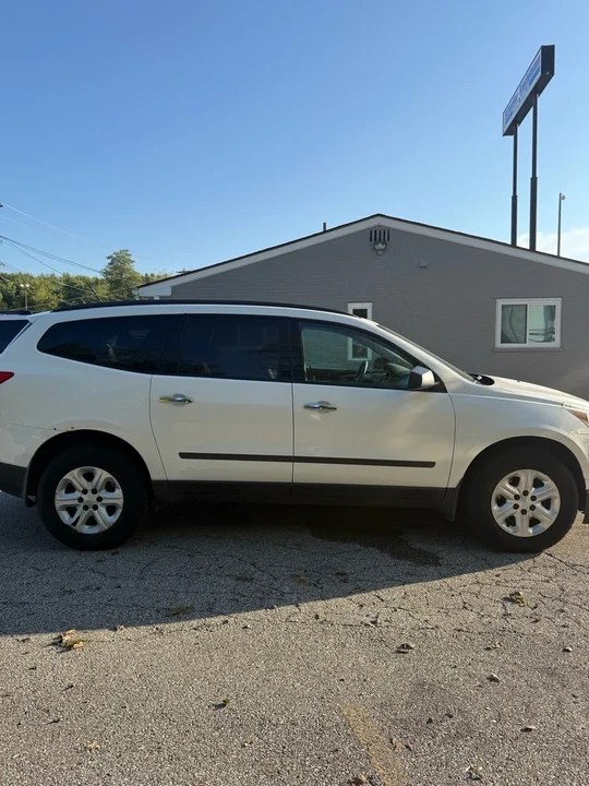 2011 Chevrolet Traverse - Image 4 of 16