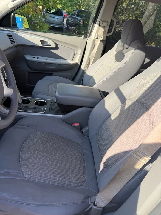 2011 Chevrolet Traverse - Image 10 of 16