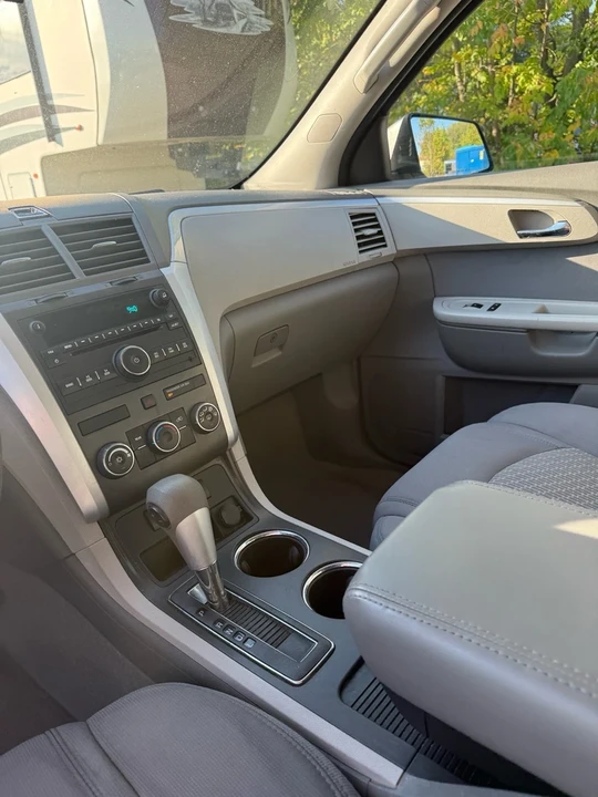 2011 Chevrolet Traverse - Image 11 of 16