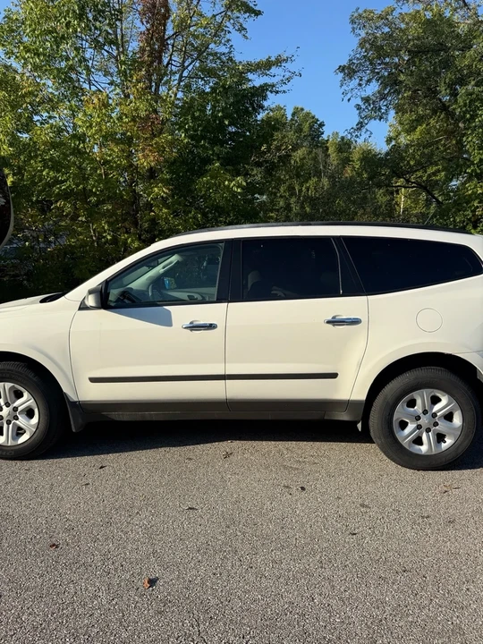 2011 Chevrolet Traverse - Image 8 of 16