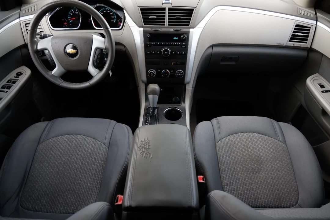 2011 Chevrolet Traverse - Image 2 of 12