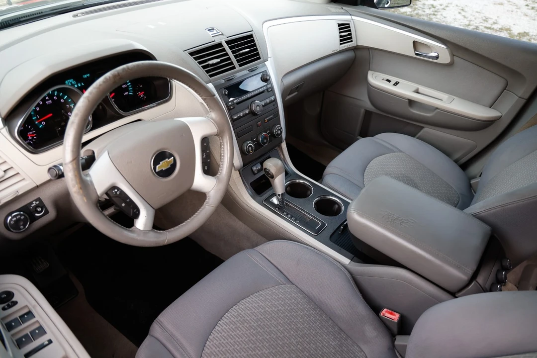 2011 Chevrolet Traverse - Image 4 of 12