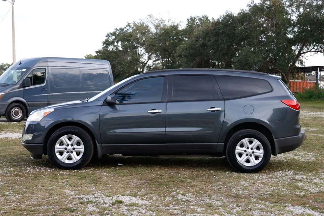2011 Chevrolet Traverse - Image 3 of 12