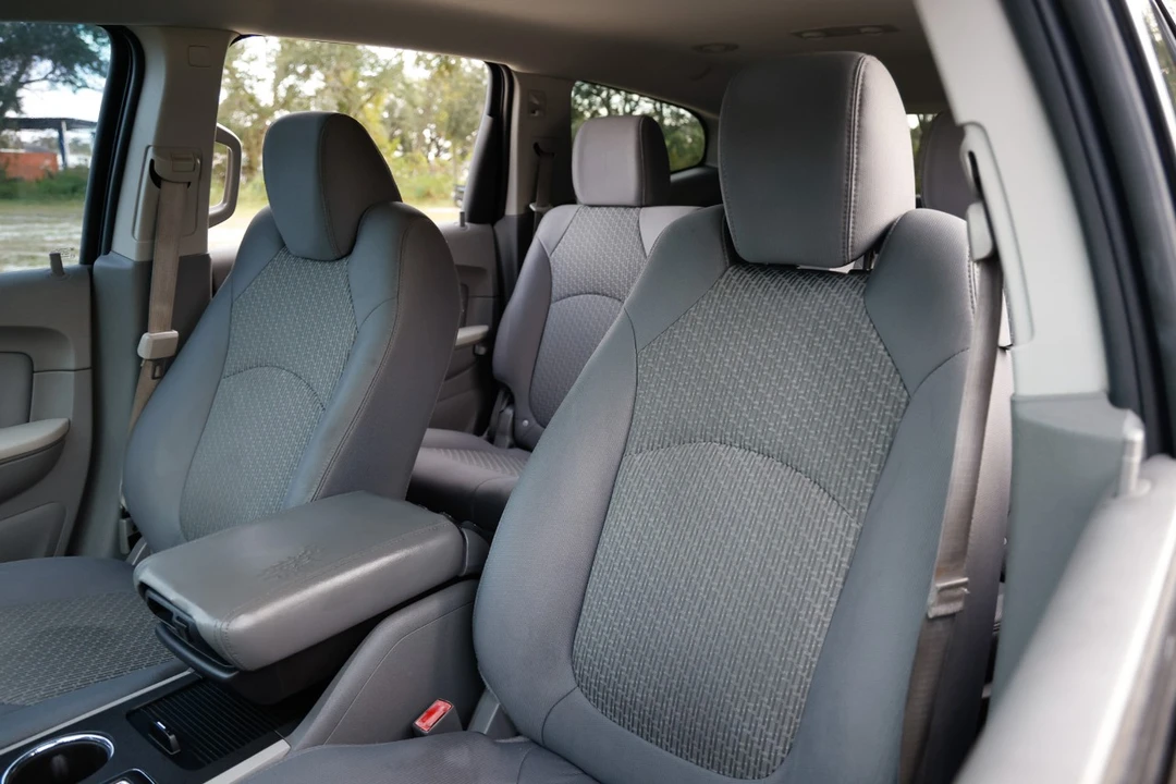2011 Chevrolet Traverse - Image 6 of 12