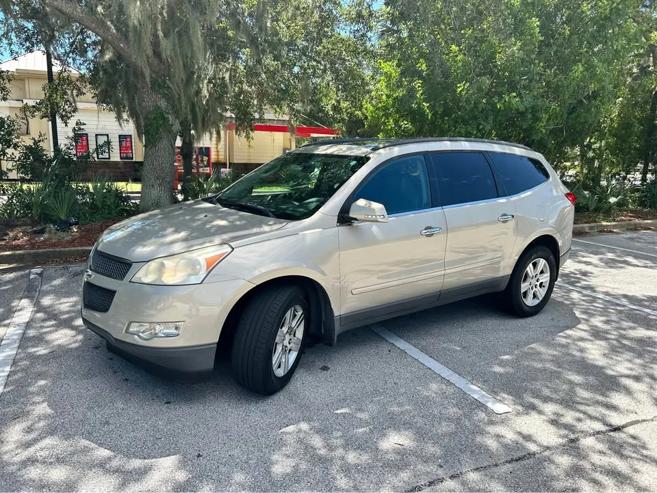 2011 Chevrolet Traverse - Image 2 of 8