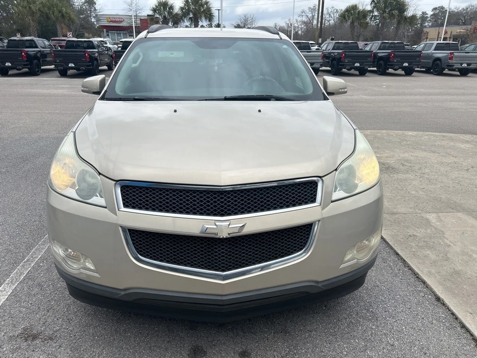 2011 Chevrolet Traverse - Image 2 of 10