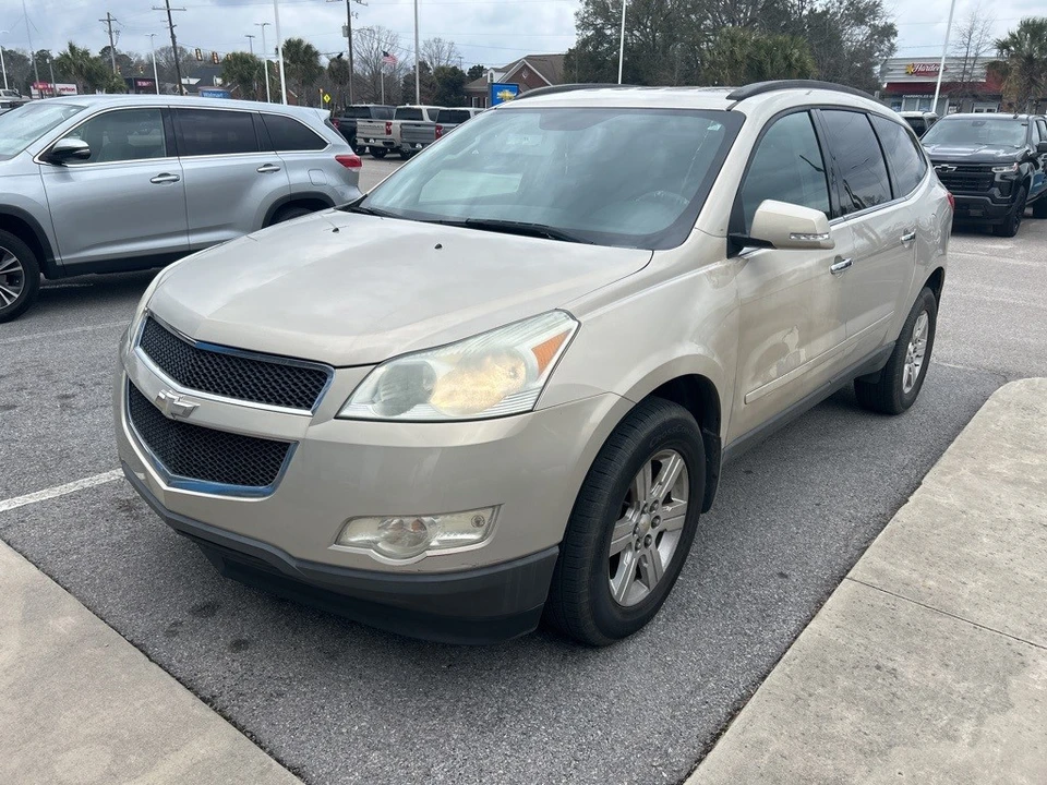 2011 Chevrolet Traverse - Image 3 of 10