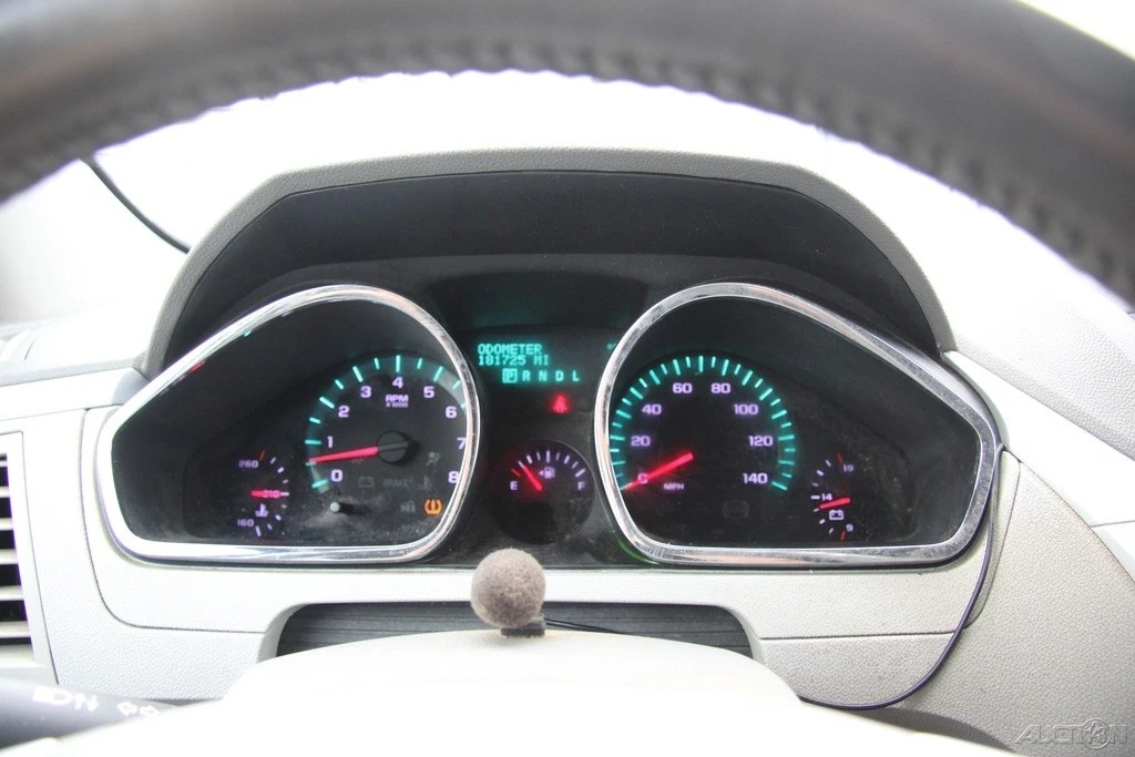 2011 Chevrolet Traverse - Image 14 of 21