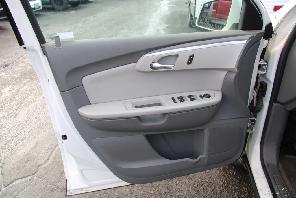 2011 Chevrolet Traverse - Image 11 of 21