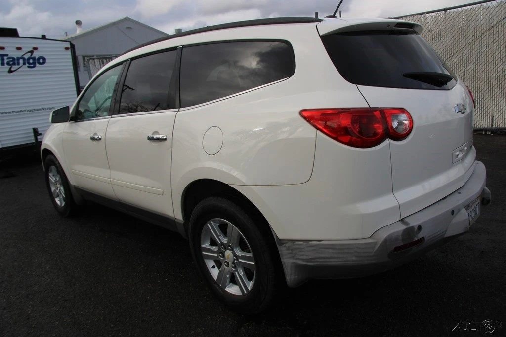 2011 Chevrolet Traverse - Image 4 of 21