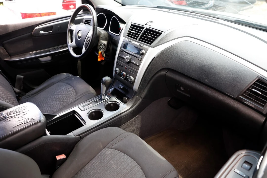 2011 Chevrolet Traverse - Image 18 of 21