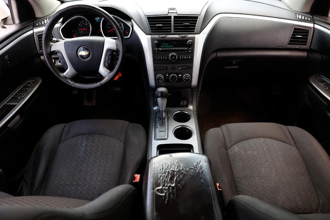 2011 Chevrolet Traverse - Image 2 of 21
