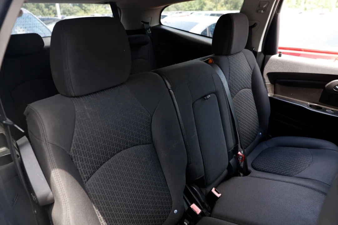 2011 Chevrolet Traverse - Image 14 of 21