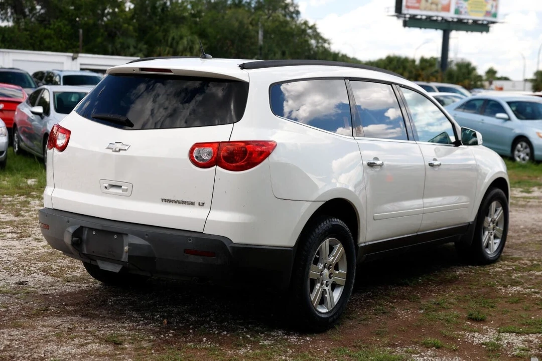 2011 Chevrolet Traverse - Image 11 of 21