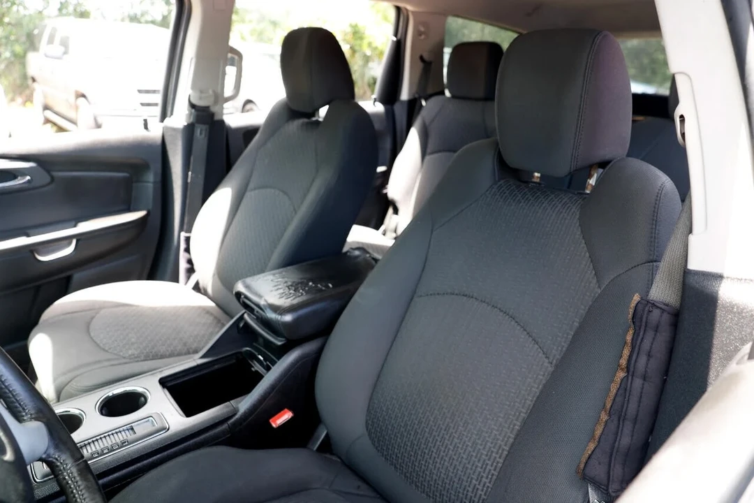 2011 Chevrolet Traverse - Image 6 of 21