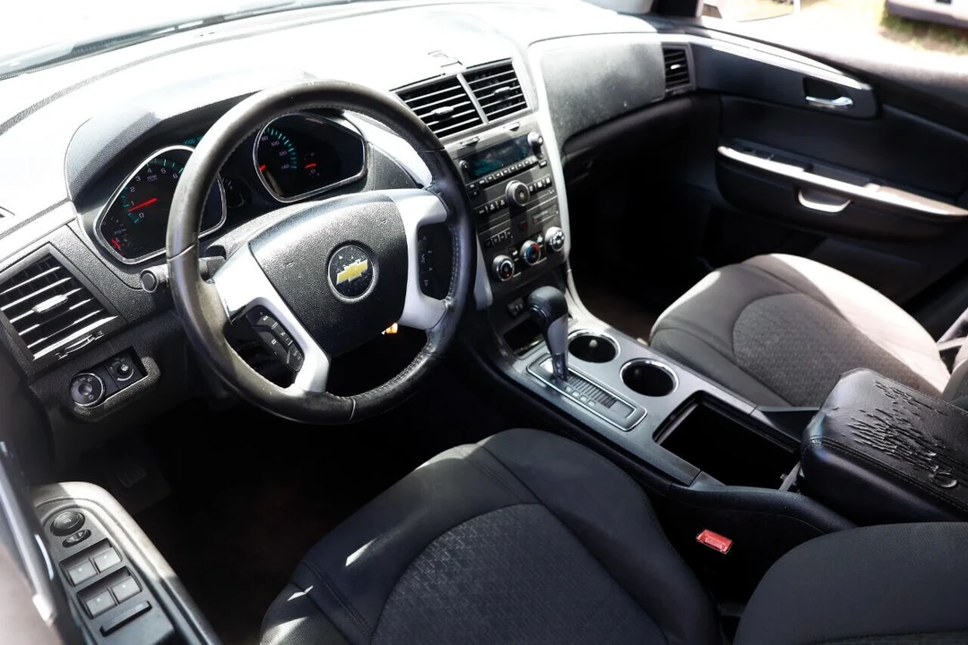 2011 Chevrolet Traverse - Image 4 of 21