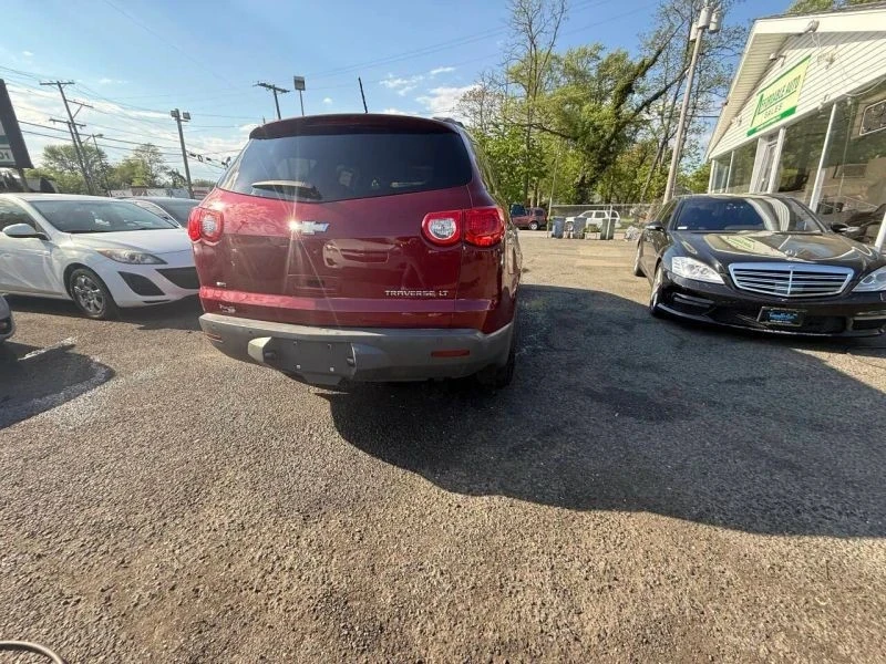 2011 Chevrolet Traverse - Image 10 of 12