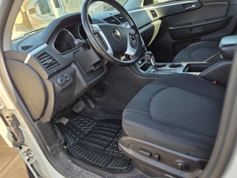 2011 Chevrolet Traverse - Image 3 of 7