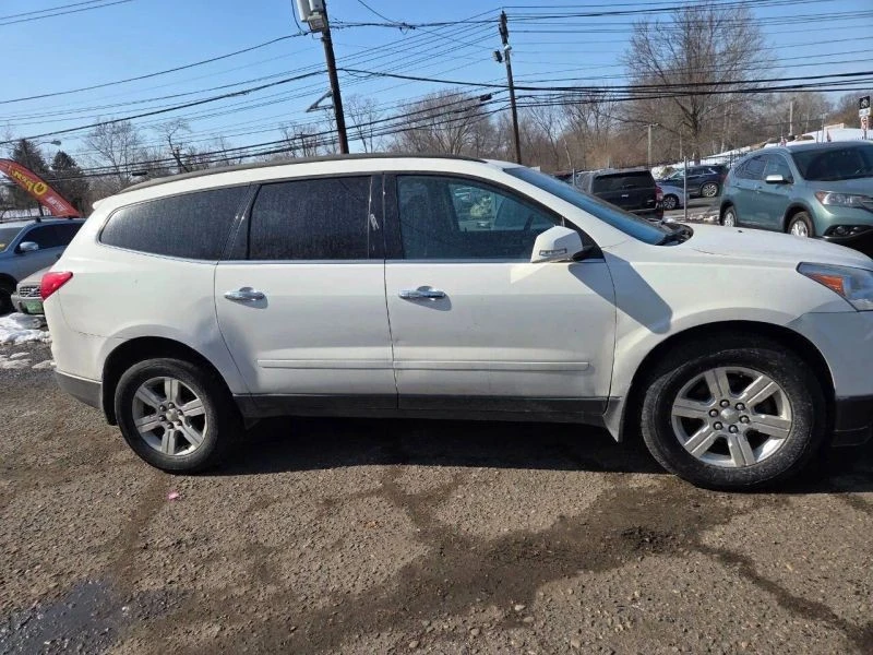 2011 Chevrolet Traverse - Image 2 of 7