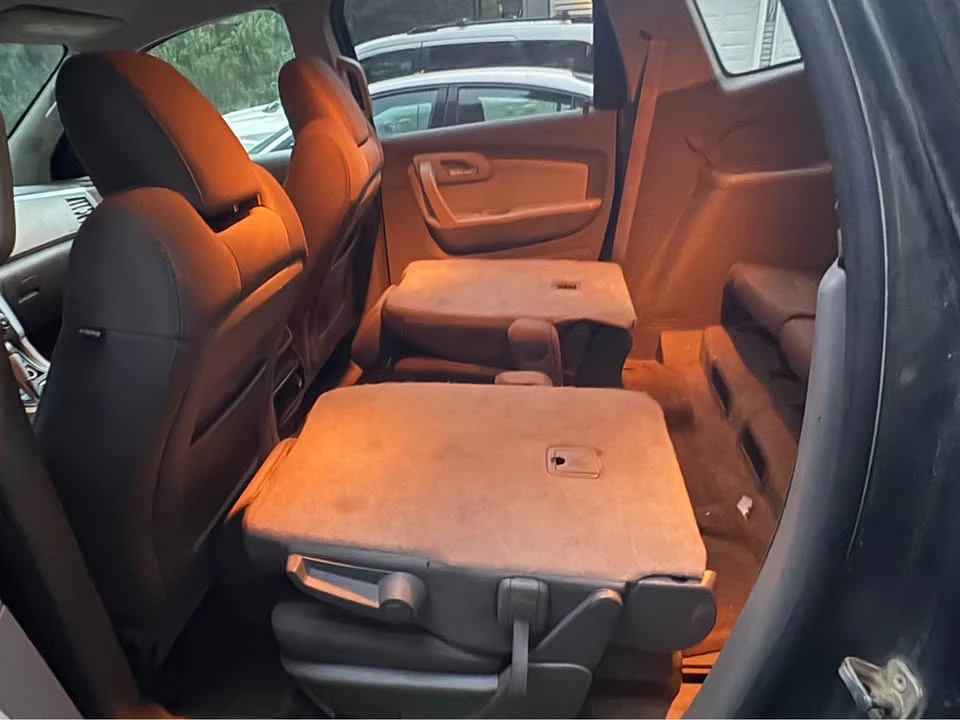 2011 Chevrolet Traverse - Image 8 of 12