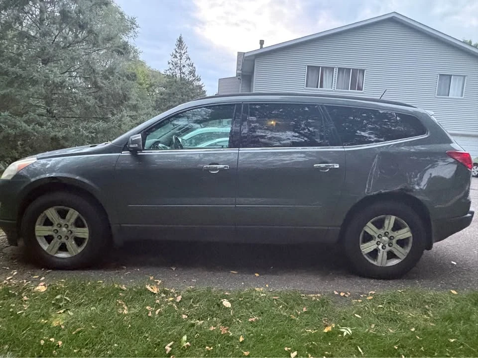 2011 Chevrolet Traverse - Image 2 of 12