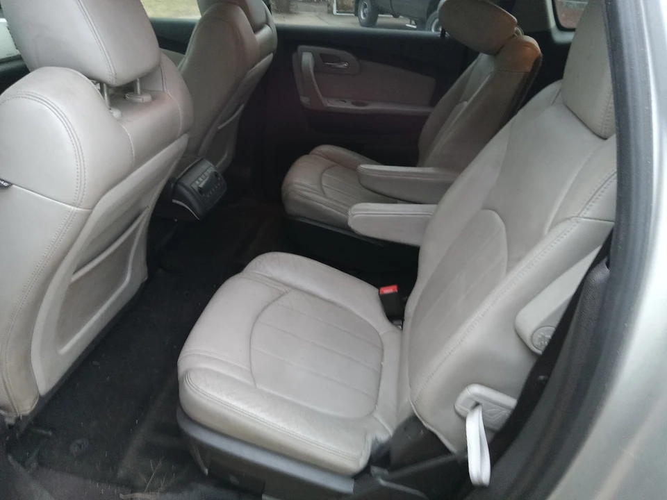 2011 Chevrolet Traverse - Image 6 of 9