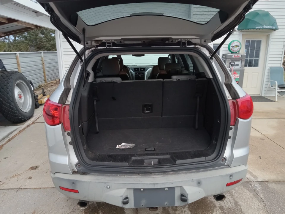 2011 Chevrolet Traverse - Image 3 of 9
