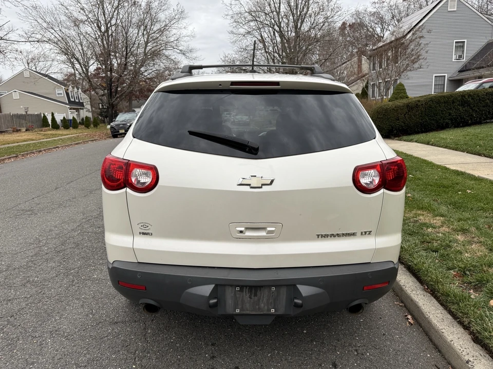 2011 Chevrolet Traverse - Image 6 of 19