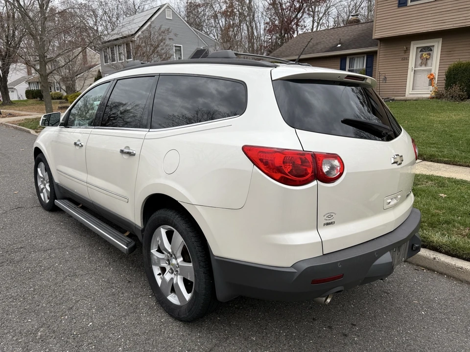 2011 Chevrolet Traverse - Image 5 of 19