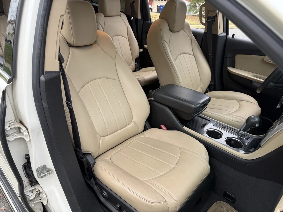 2011 Chevrolet Traverse - Image 15 of 19