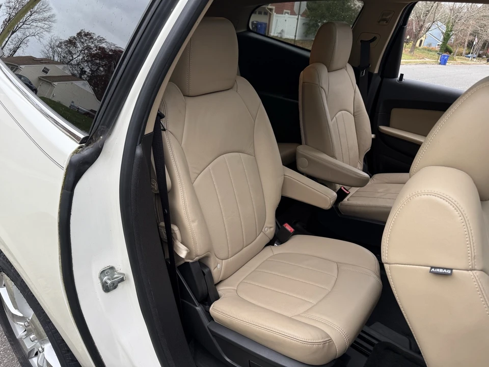 2011 Chevrolet Traverse - Image 16 of 19
