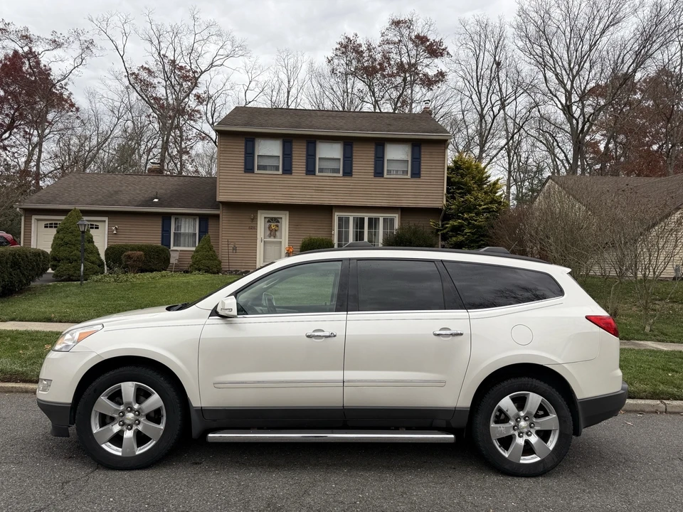 2011 Chevrolet Traverse - Image 4 of 19