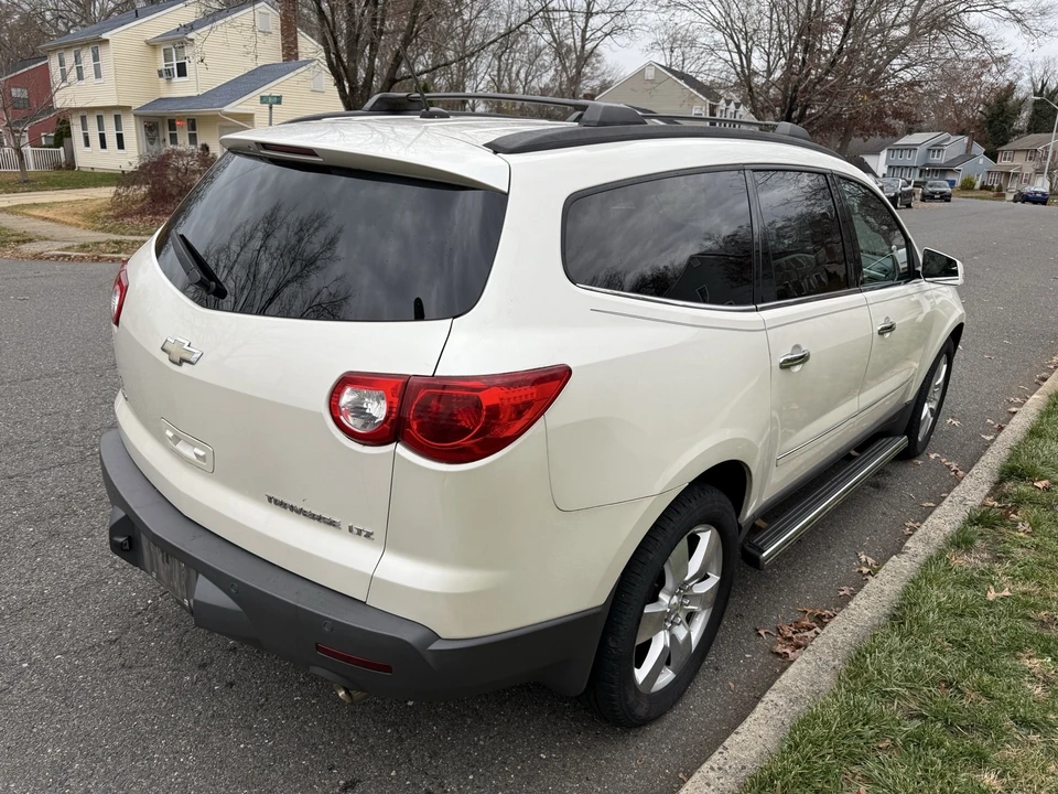 2011 Chevrolet Traverse - Image 7 of 19