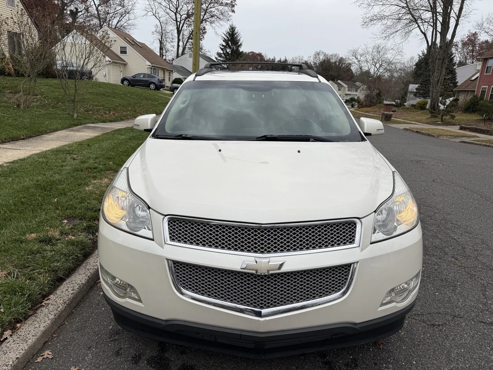2011 Chevrolet Traverse - Image 2 of 19