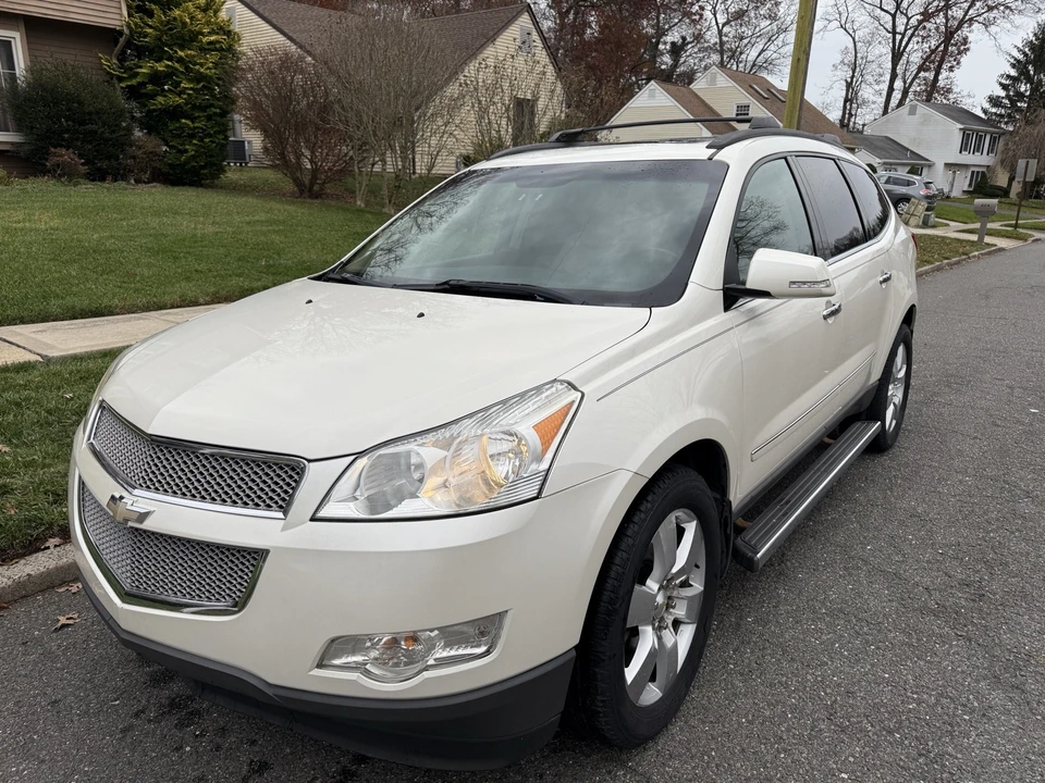 2011 Chevrolet Traverse - Image 3 of 19