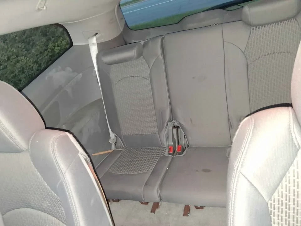 2011 Chevrolet Traverse - Image 7 of 9