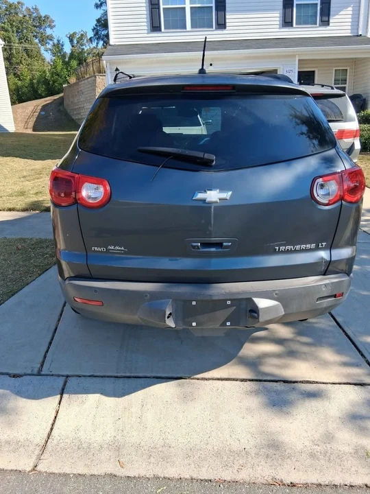 2011 Chevrolet Traverse - Image 2 of 9