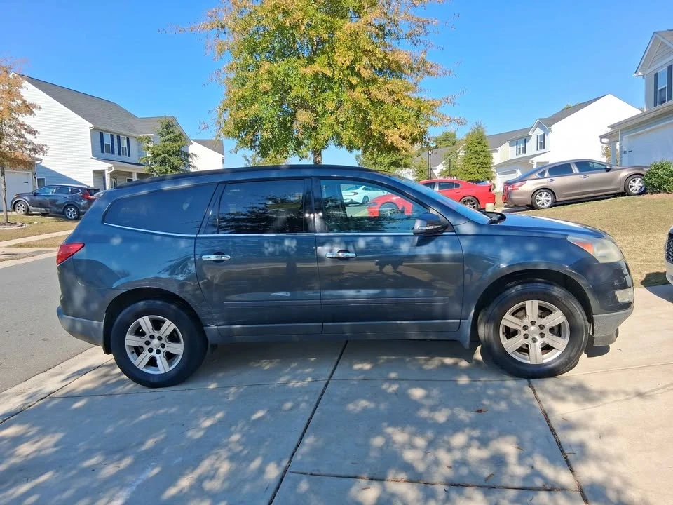 2011 Chevrolet Traverse - Image 4 of 9