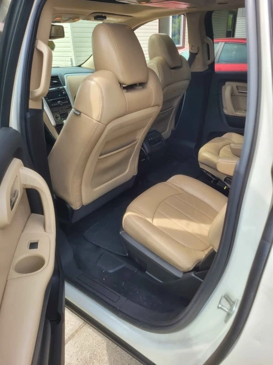 2011 Chevrolet Traverse - Image 7 of 10