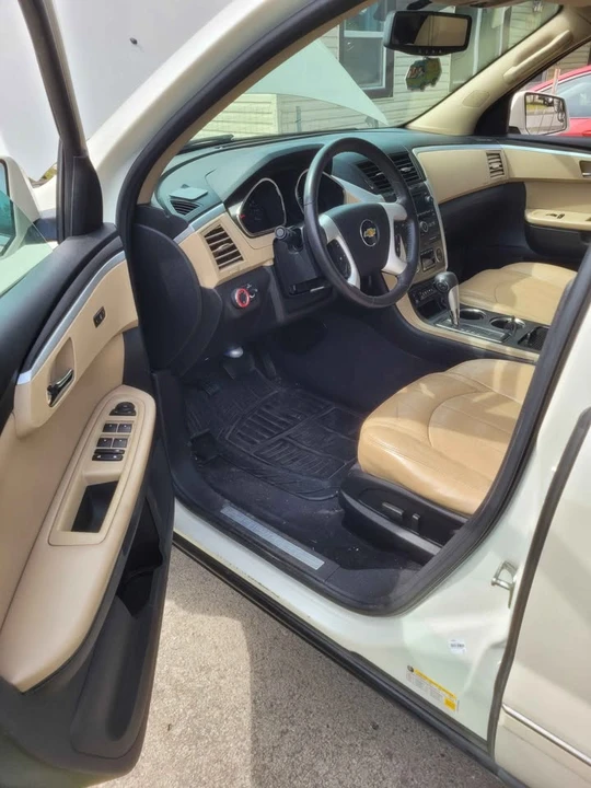2011 Chevrolet Traverse - Image 5 of 10