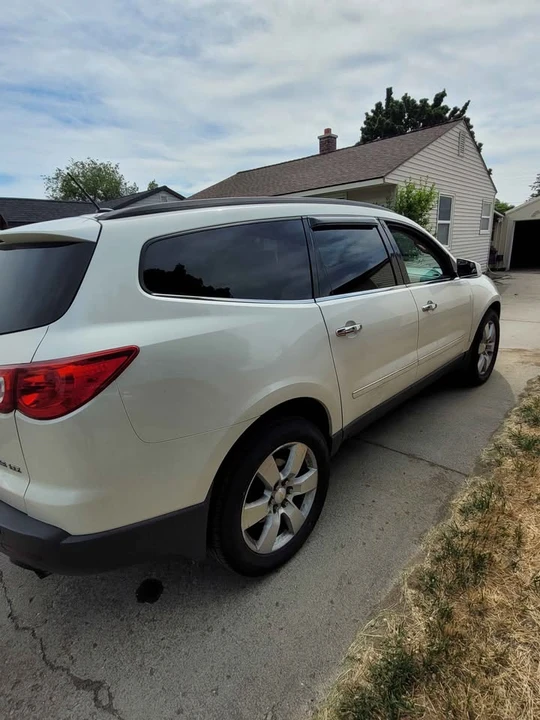 2011 Chevrolet Traverse - Image 2 of 10