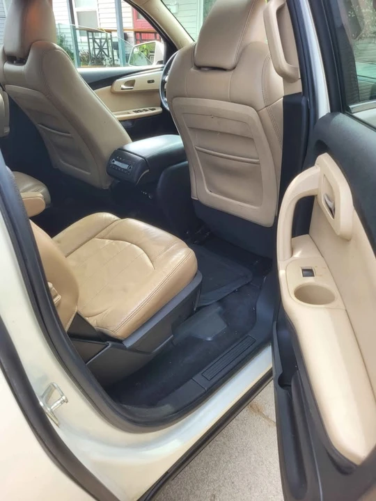 2011 Chevrolet Traverse - Image 8 of 10