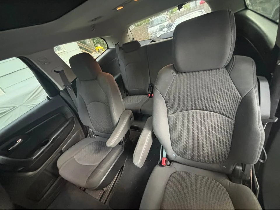 2011 Chevrolet Traverse - Image 7 of 14