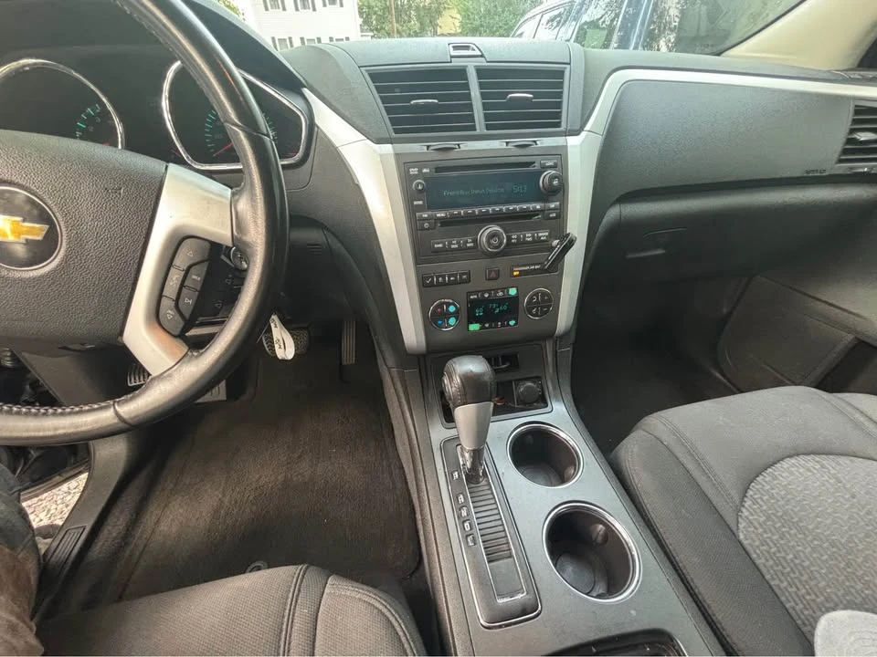 2011 Chevrolet Traverse - Image 10 of 14